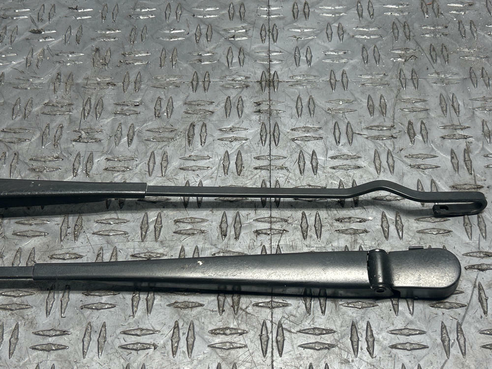 2003-04 Ford Mustang SVT Cobra Wiper Arm Pair- NO BLADES, Non-Aero Foil 255