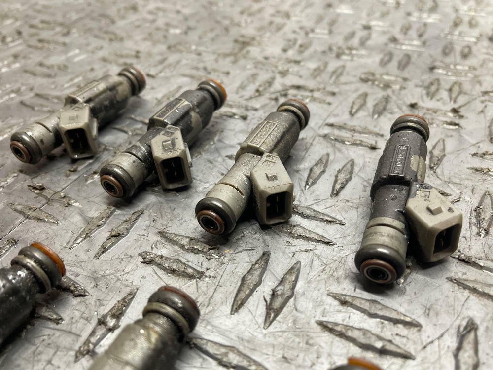2004 Pontiac GTO OEM Fuel Injectors Set- for LS1 5.7L 280
