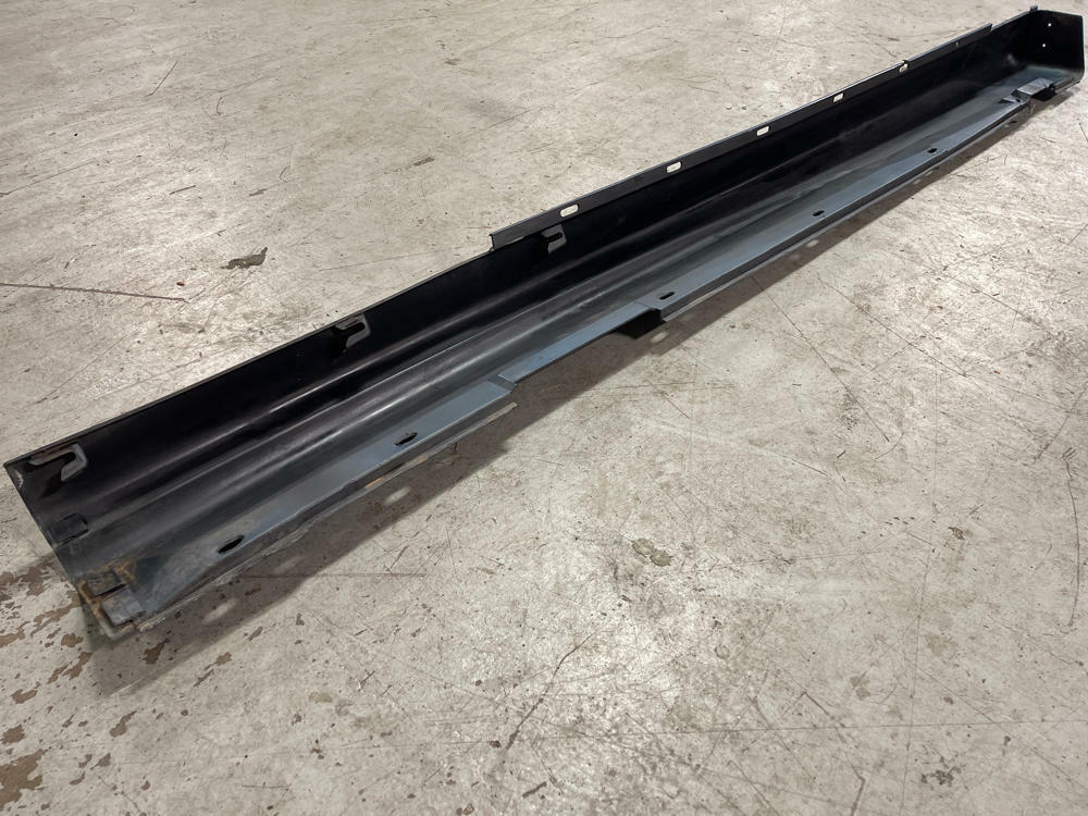 2004 Pontiac GTO Driver LH Side Skirt/Rocker Panel- Barbados Mica Metallic 280