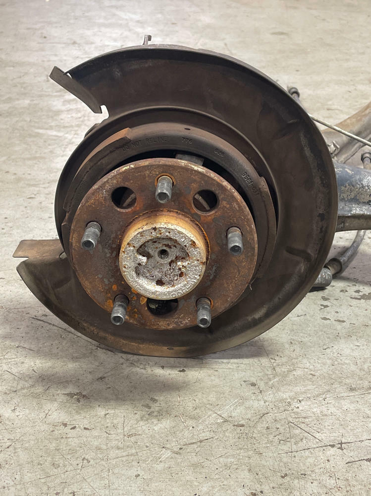 2004-06 Pontiac GTO Rear Passenger RH Control Arm Spindle Hub 280