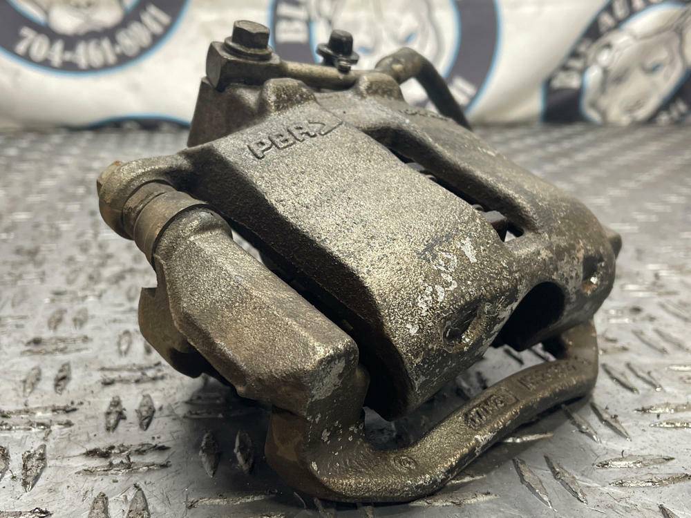 2004-06 Pontiac GTO Rear Brake Caliper Pair 280