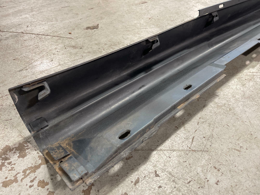 2004 Pontiac GTO Driver LH Side Skirt/Rocker Panel- Barbados Mica Metallic 280
