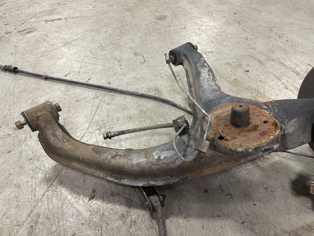 2004-06 Pontiac GTO Rear Passenger RH Control Arm Spindle Hub 280