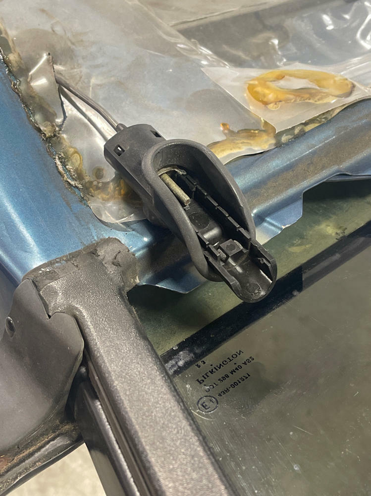 2004 Pontiac GTO Passenger RH Door Assembly- Barbados Mica Metallic 280
