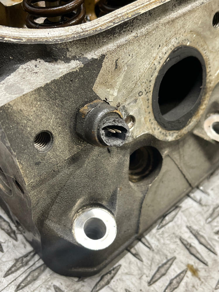 2004 Pontiac GTO LS1 5.7L V8 Pair LH RH Cylinder Heads- SEE DESC 280