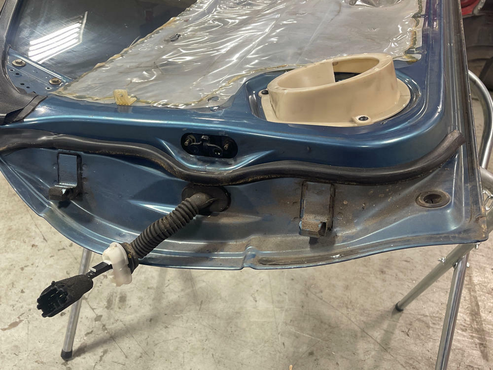 2004 Pontiac GTO Passenger RH Door Assembly- Barbados Mica Metallic 280