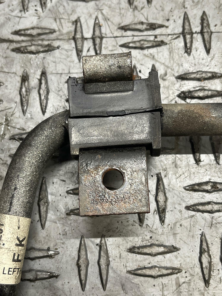 2004-06 Pontiac GTO OEM Rear Sway Bar- NO END LINKS 280