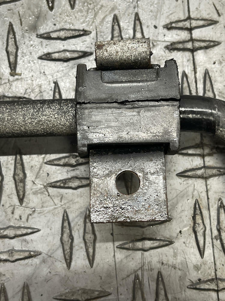 2004-06 Pontiac GTO OEM Rear Sway Bar- NO END LINKS 280