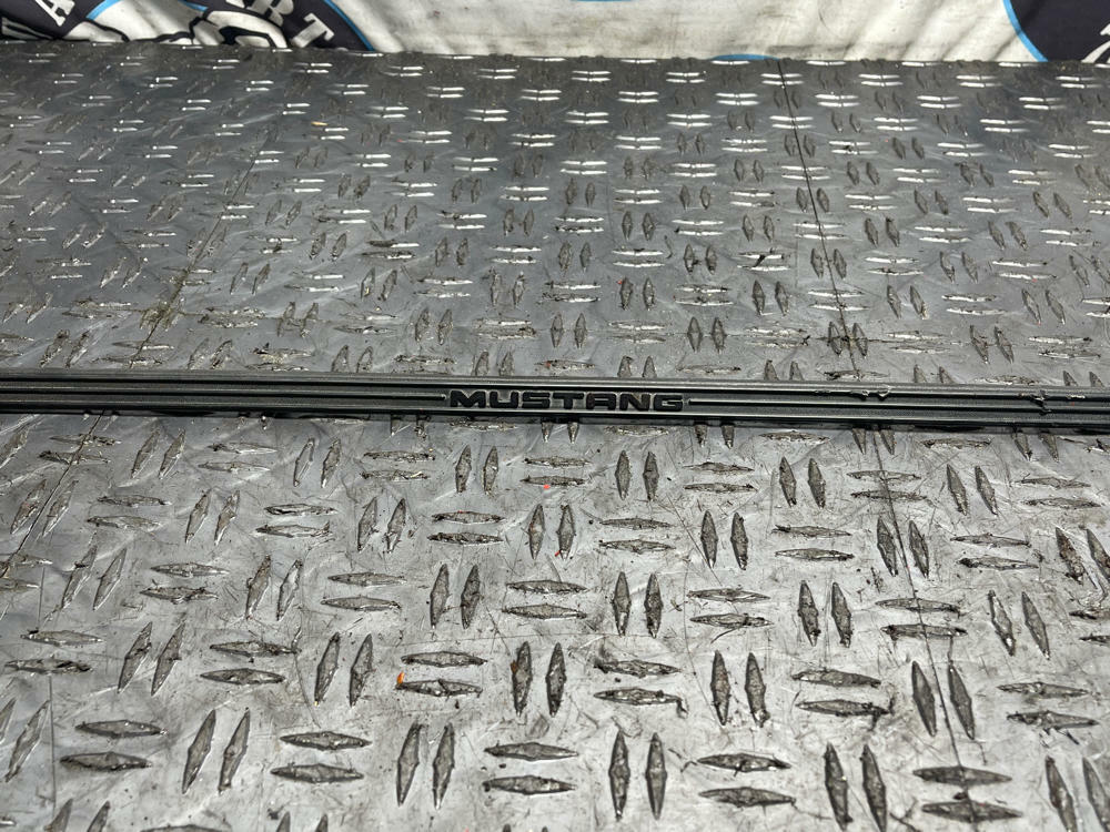 2003-04 Ford Mustang SVT Cobra OEM Pass. RH Side Skirt 'MUSTANG' Rocker Trim 286