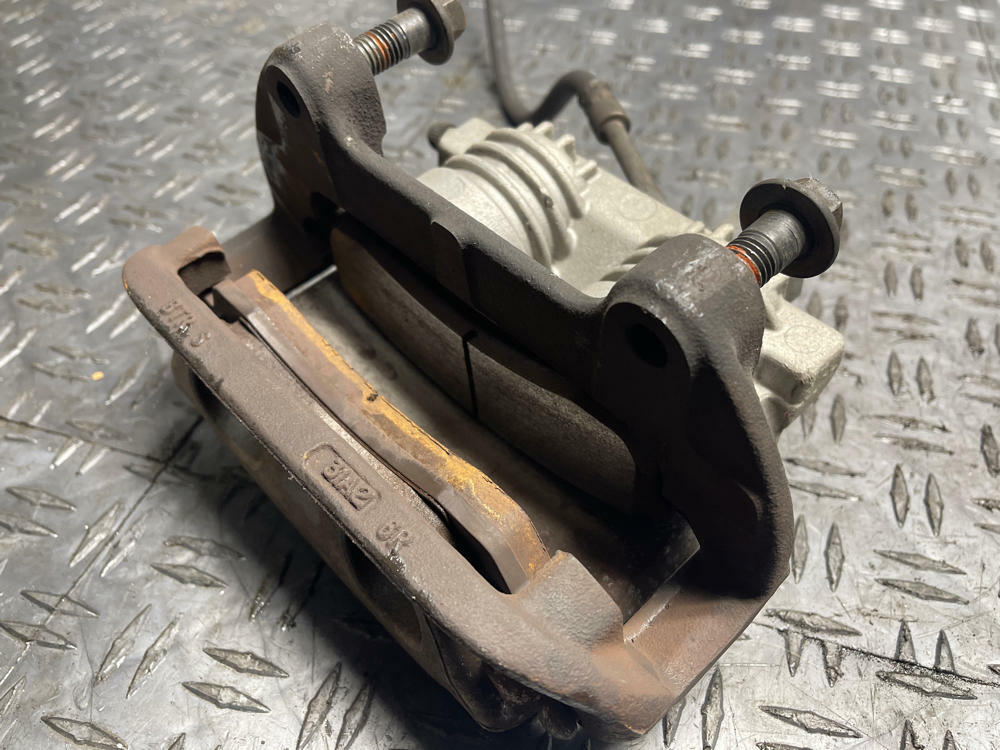 2003-04 Ford Mustang SVT Cobra Front Brake Calipers- NO LOGO, SEE DESC. 286