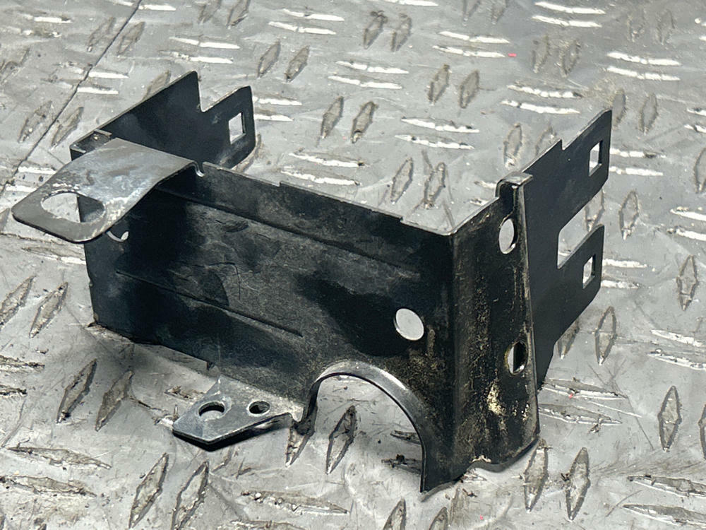 1999-04 Ford Mustang  Engine Bay Fuse Box Mounting Bracket 286