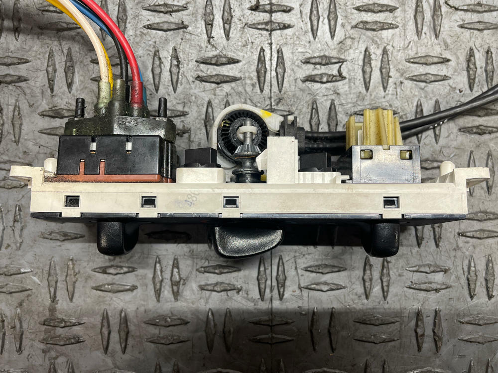 1999-04 Ford Mustang HVAC Control Panel 286