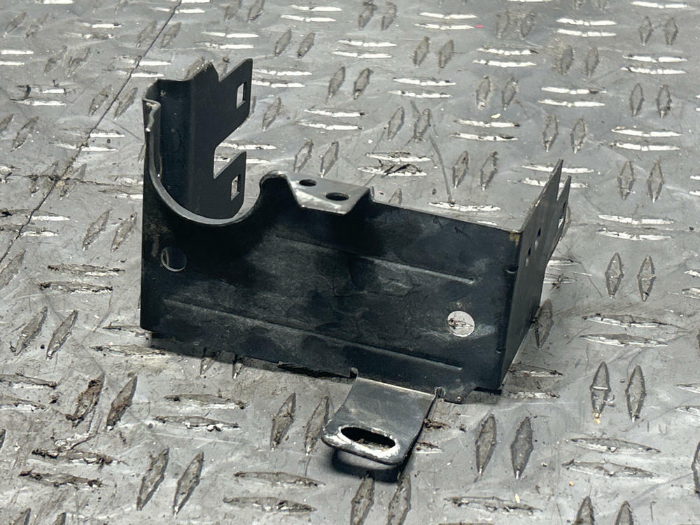 1999-04 Ford Mustang  Engine Bay Fuse Box Mounting Bracket 286