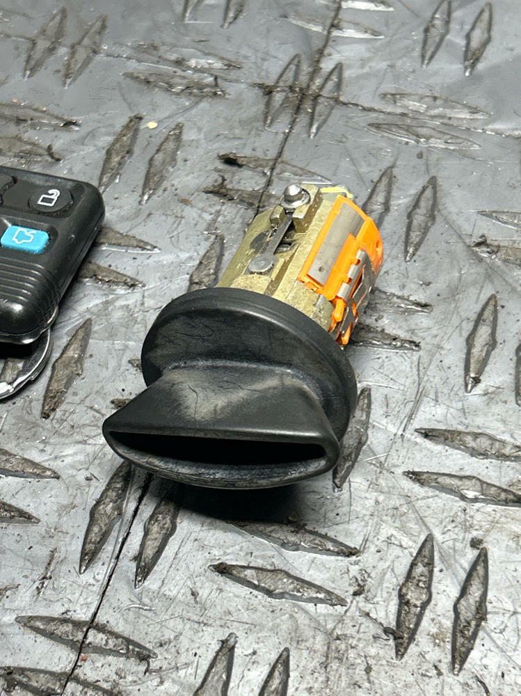 2003-04 Ford Mustang SVT Cobra Ignition & Key- MATCHED SET 286