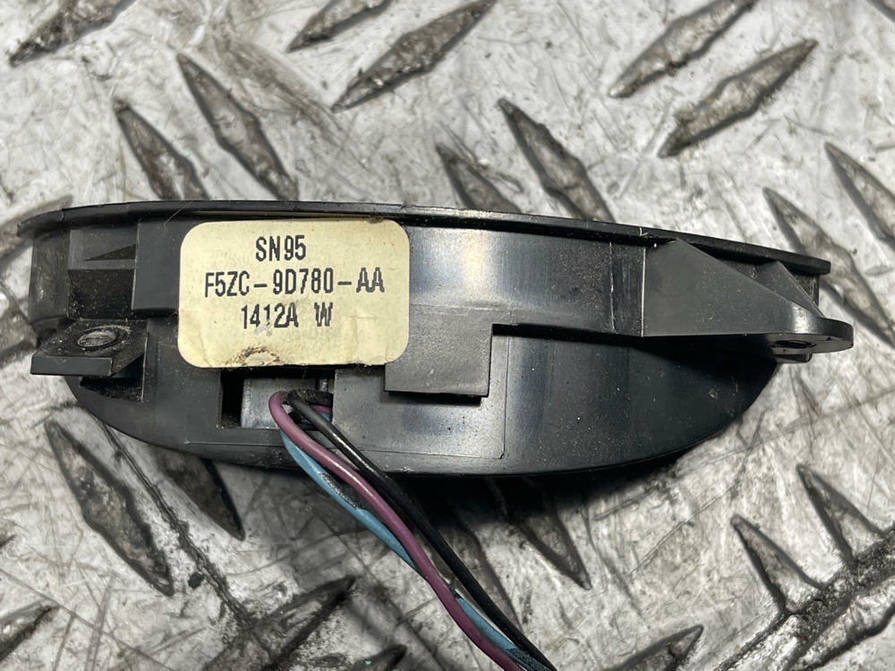 2003-04 Ford Mustan SVT Cobra Steering Wheel Switches & Cover 286