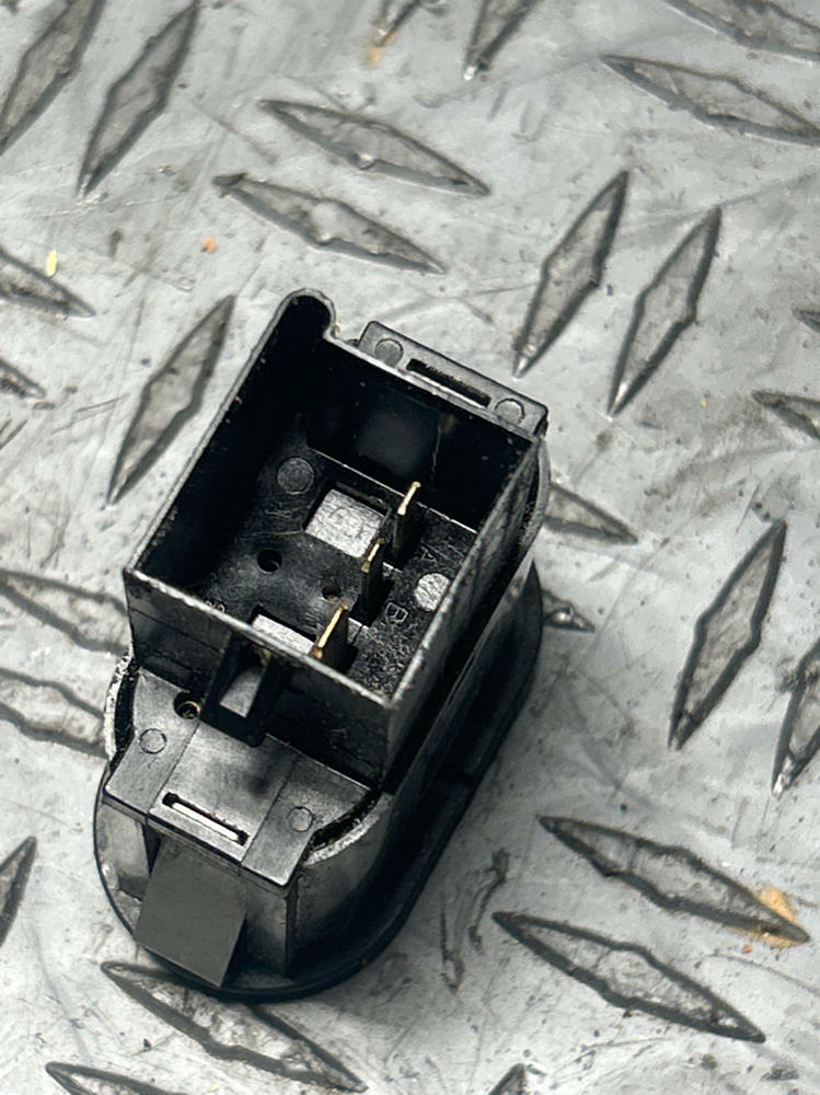 1999-04 Ford Mustang  Convertible Top Control Switch- for Center Console 286