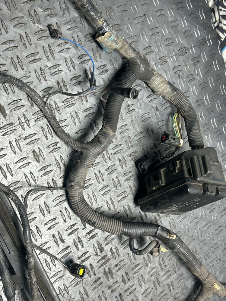 2003-04 Ford Mustang SVT Cobra Engine Bay Distribution Harness/Fuse Box 286