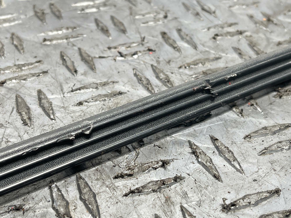2003-04 Ford Mustang SVT Cobra OEM Pass. RH Side Skirt 'MUSTANG' Rocker Trim 286