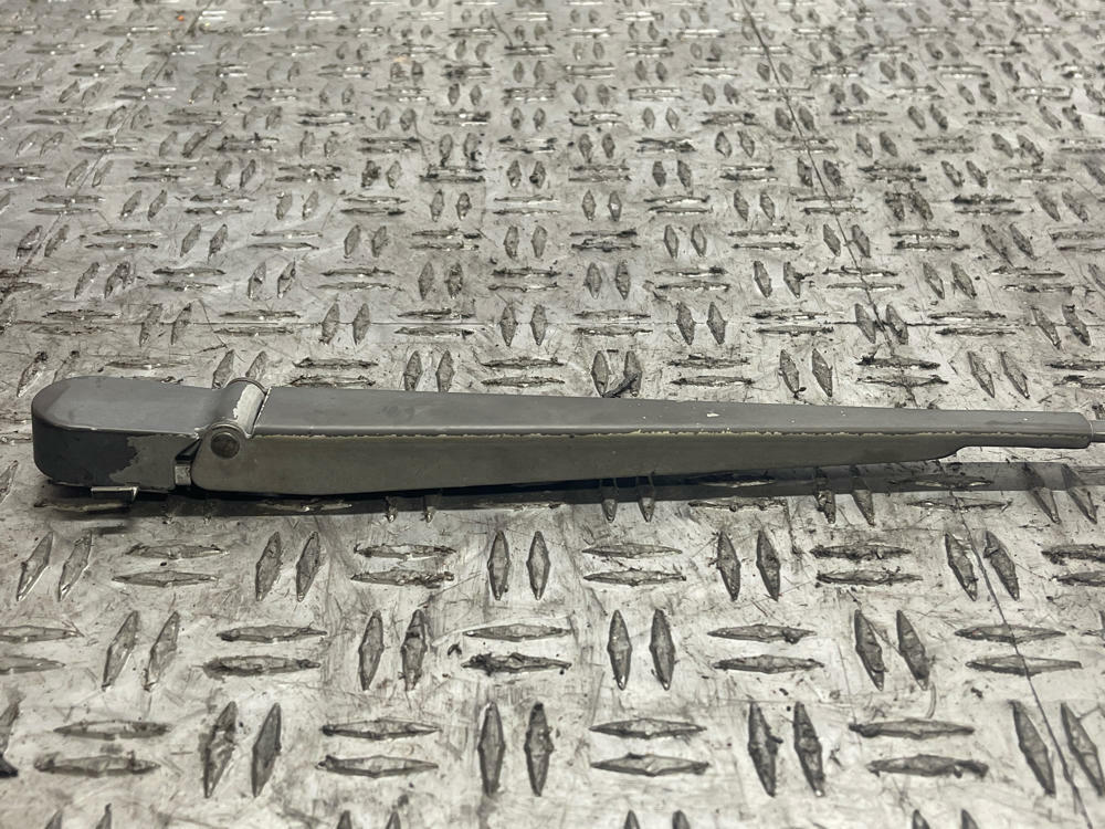 2003-04 Ford Mustang SVT Cobra Wiper Arm Set 287
