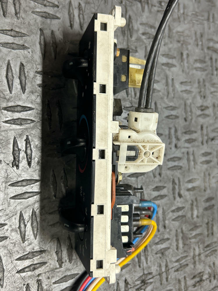 2003-04 Ford Mustang SVT Cobra HVAC Control Panel w/ Knobs 287