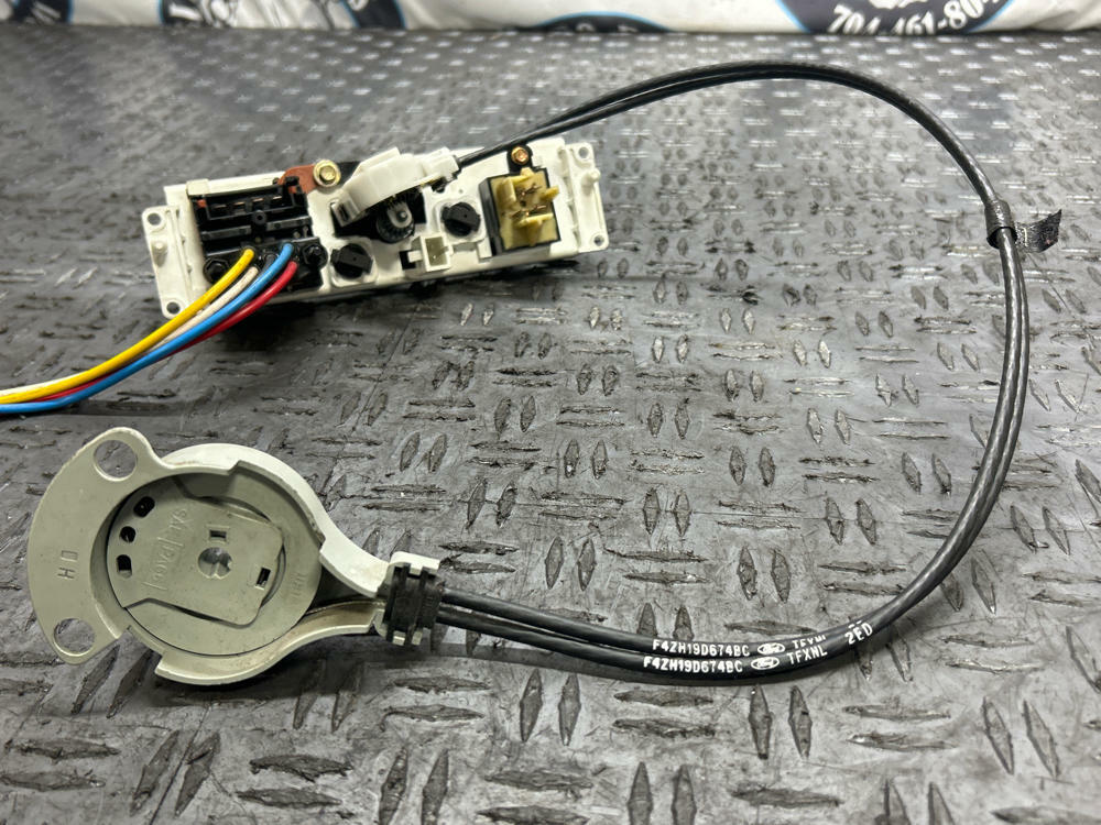 2003-04 Ford Mustang SVT Cobra HVAC Control Panel w/ Knobs 287