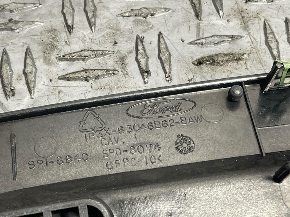 2003-04 Ford Mustang SVT Cobra Dash Desfroster Vent 288