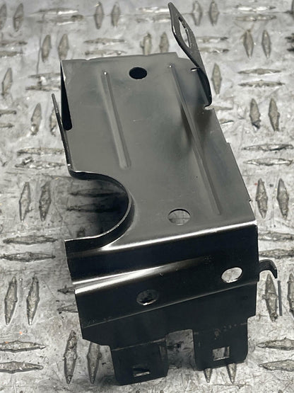 1999-04 Ford Mustang GT/SVT Cobra Engine Bay Fuse Box Mounting Bracket