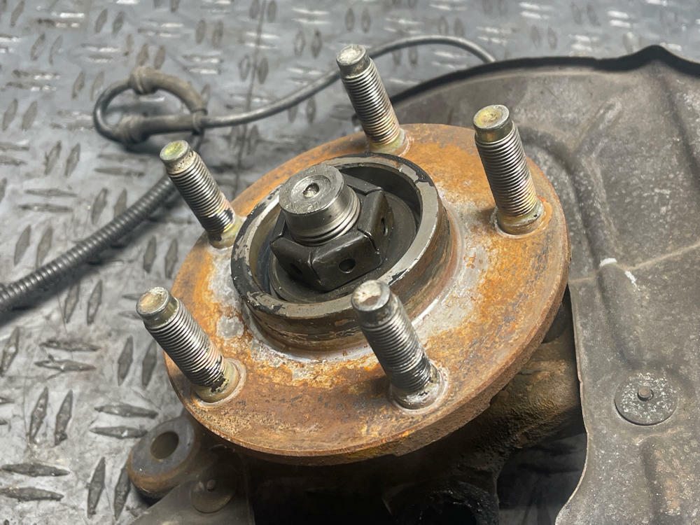 2003-04 Ford Mustang SVT Cobra Front RH Spindle Assembly 288