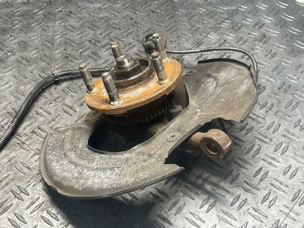 2003-04 Ford Mustang SVT Cobra Front RH Spindle Assembly 288