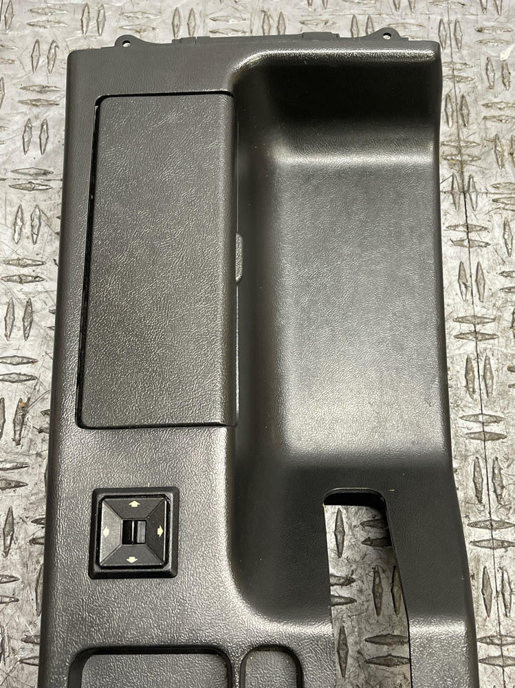 1987-93 Ford Mustang Black Center Console Ash Tray 117k Miles 289