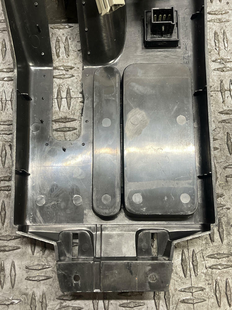 1987-93 Ford Mustang Black Center Console Ash Tray 117k Miles 289