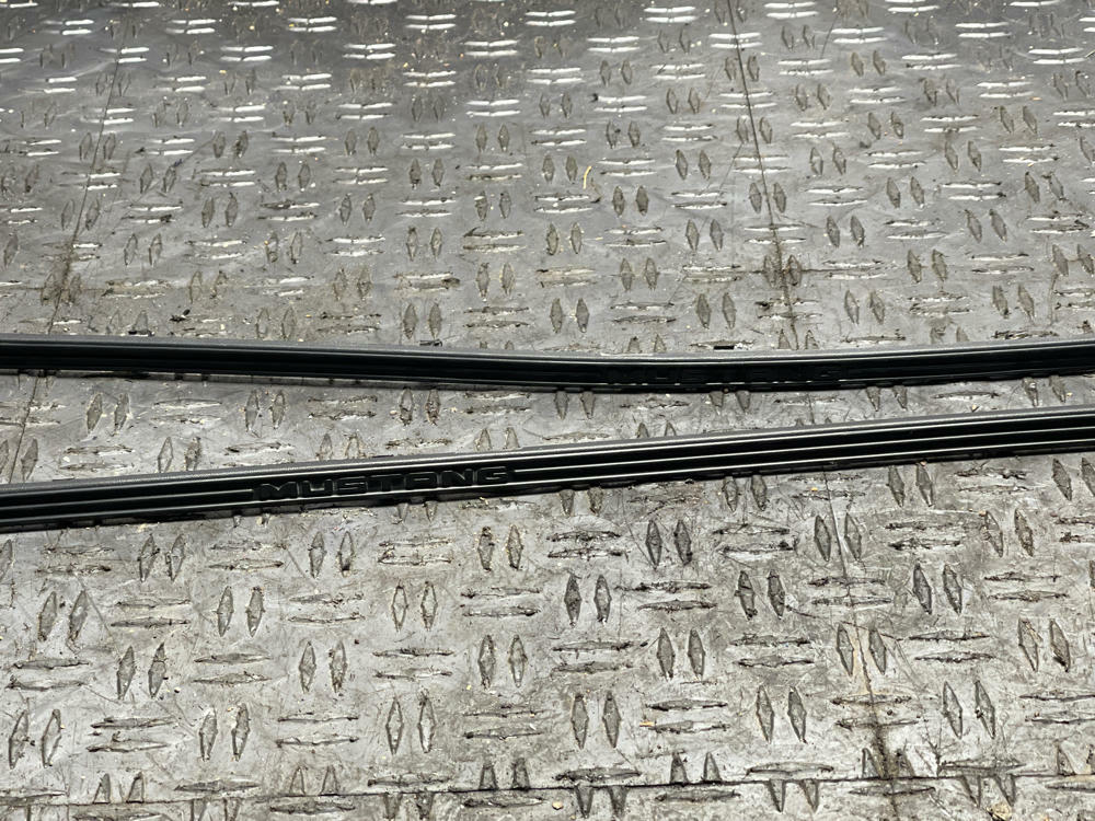 2003-04 Ford Mustang Mach One Upper Skirt "MUSTANG" Rocker Trim 19k Miles 296