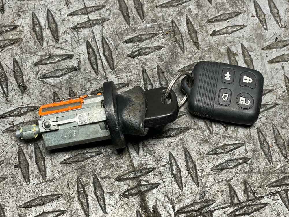 2003-04 Ford Mustang Mach One Ignition Cylinder & Key w/ Fob 19k Miles 296