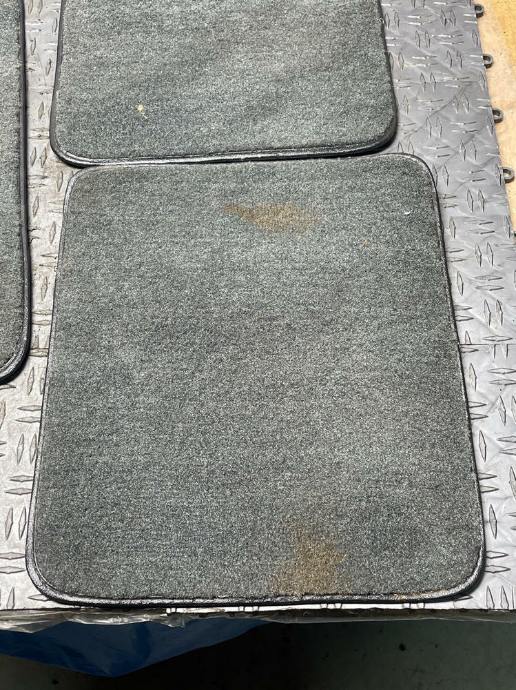 2003-04 Ford Mustang Mach One Mach One Floor Mat Set- 19k Miles 296