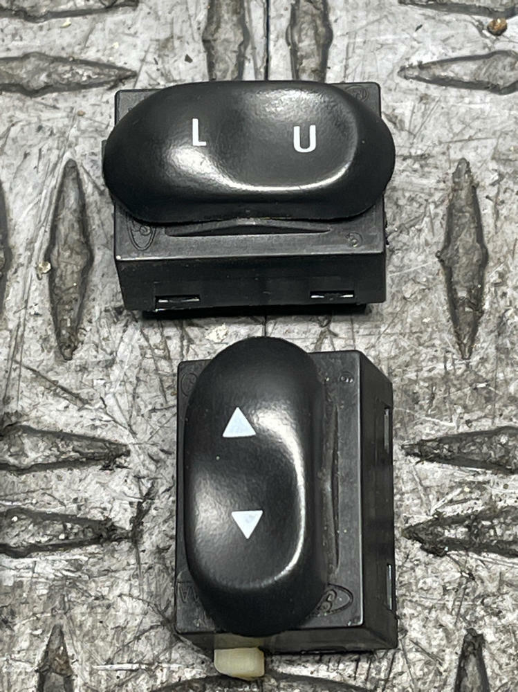 2003-04 Ford Mustang Mach One OEM Window Control Buttons- COUPE 19k Miles 296