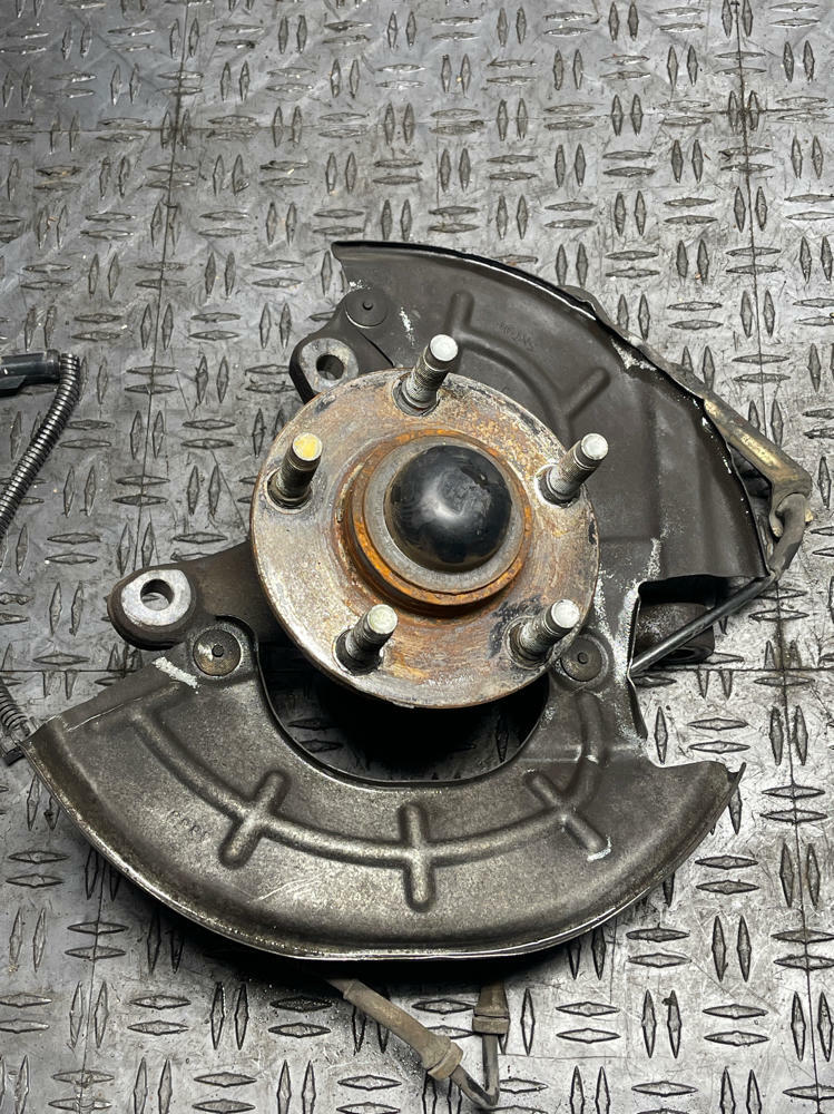 2003-04 Ford Mustang Mach One Passenger Front RH Spindle 19k Miles 296