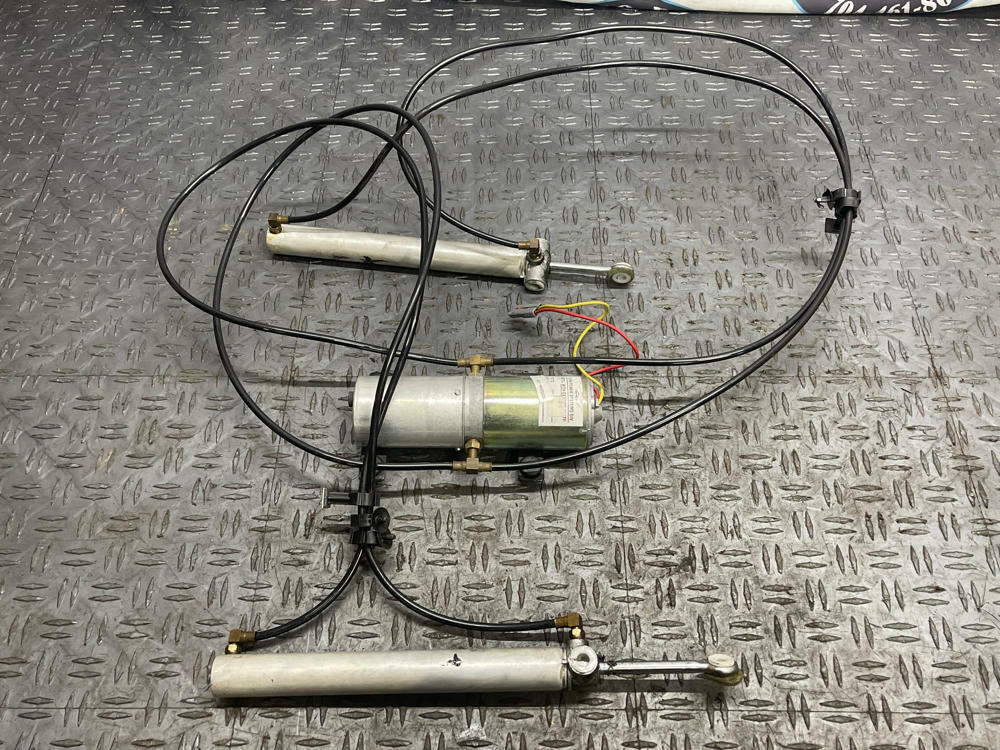 2003-04 Ford Mustang SVT Cobra Convertible Top Pump Motor & Lift Cylinders 295