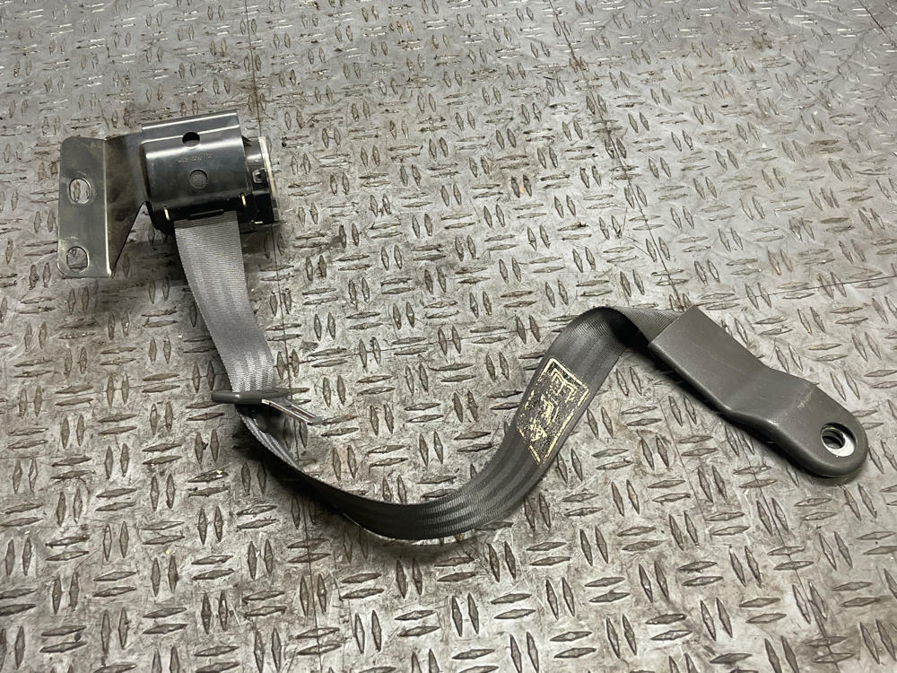 2003-04 Ford Mustang SVT Cobra Passenger Front RH Seat Belt- FOR CONVERTIBLE 295