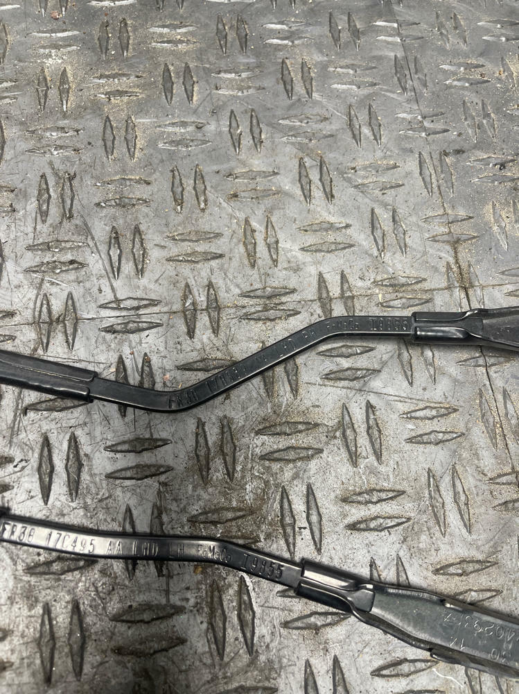 2015-23 Ford Mustang GT Exterior Wiper Arm Pair