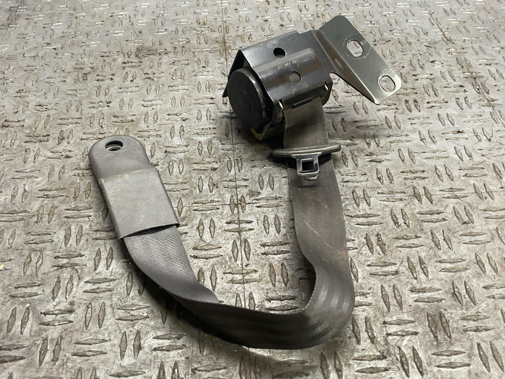 2003-04 Ford Mustang SVT Cobra Driver Front LH Seat Belt- FOR CONVERTIBLE  295