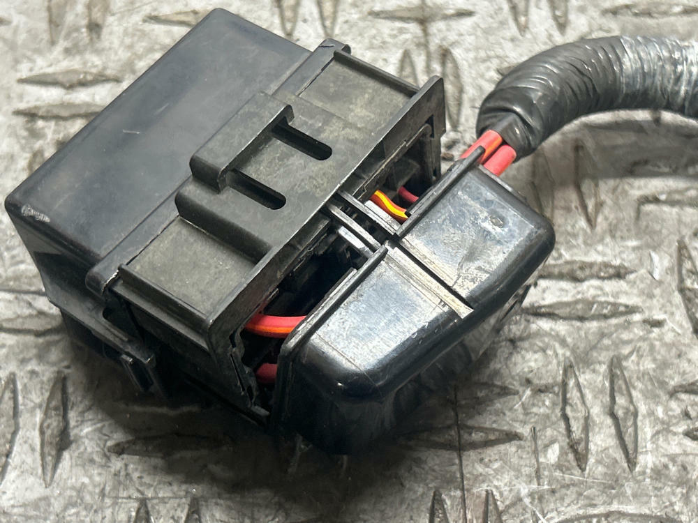 2003-04 Ford Mustang SVT Cobra Heat Exchanger/Fan Relay Module 295
