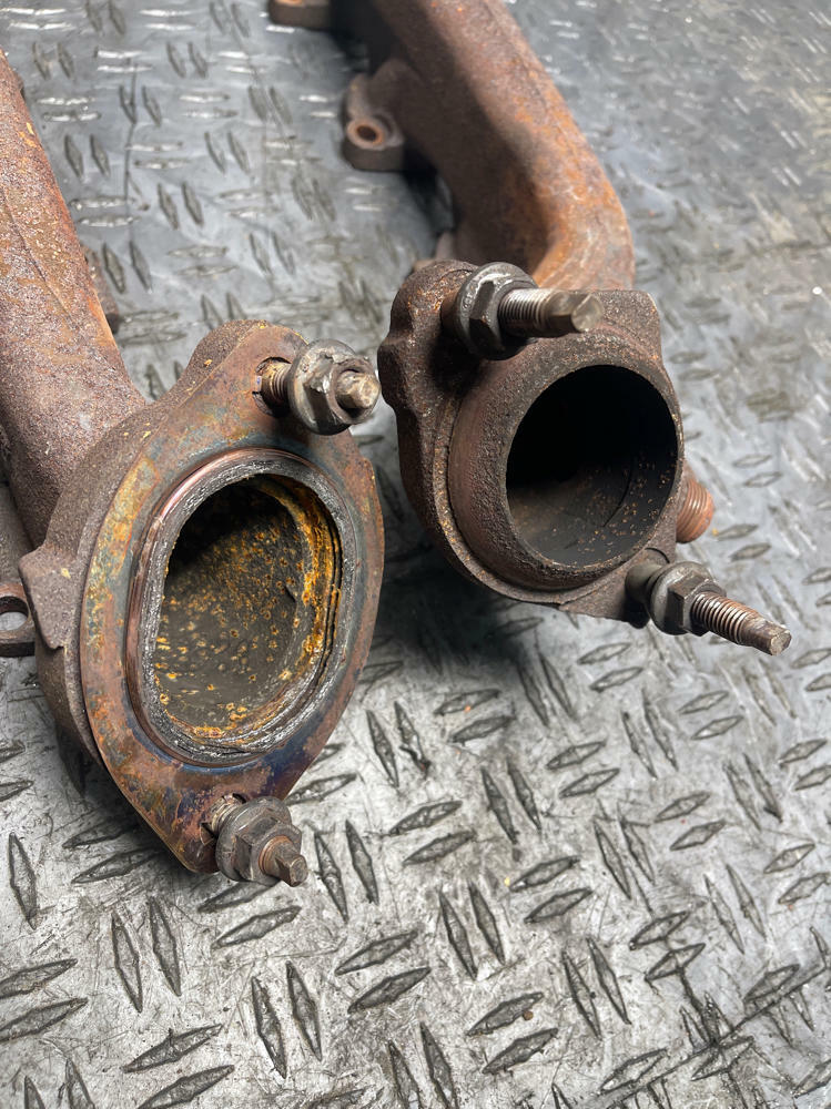 1999-04 Ford Mustang GT Exhaust Manifolds 300