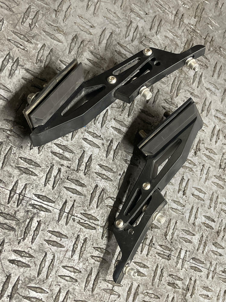 2018-23 Ford Mustang GT APR Wing Stays Pair 301