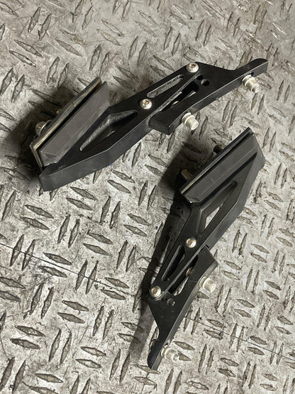 2018-23 Ford Mustang GT APR Wing Stays Pair 301
