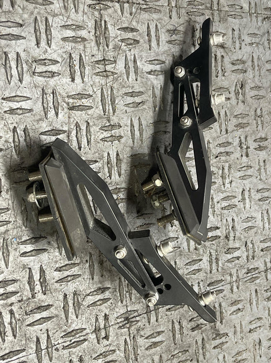 2018-23 Ford Mustang GT APR Wing Stays Pair 301