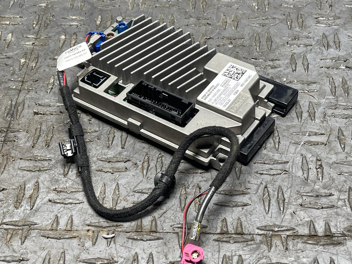 2024+ Ford Mustang SYNC APIM Module SU5T-14G670-BEE 17k Miles 303
