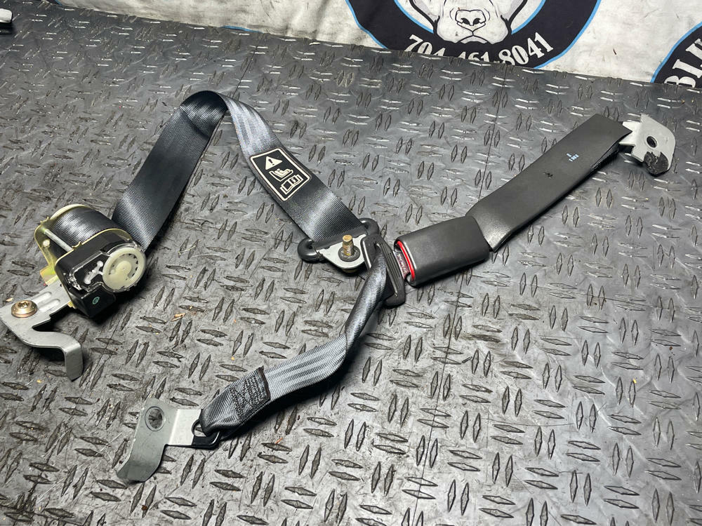 2003-04 Ford Mustang SVT Cobra Coupe Rear Seat Belts Pair LH RH 36k Miles 305