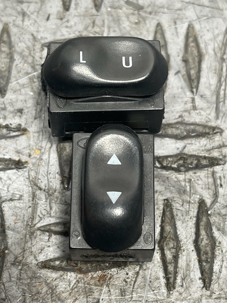 2003-04 Ford Mustang SVT Cobra Coupe Door Switches 36k Miles 305