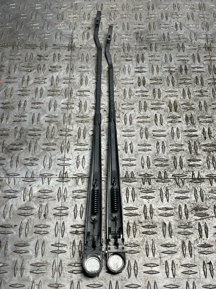 2003-04 Ford Mustang SVT Cobra OEM Wiper Arm Pair 305