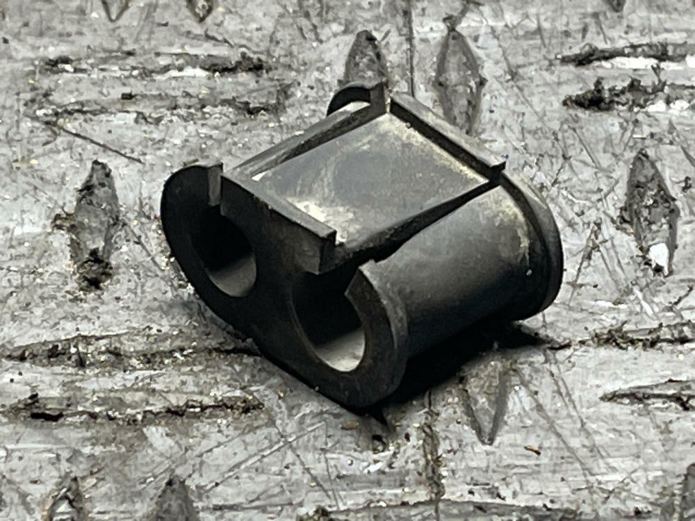 2003-04 Ford Mustang SVT Cobra OEM Power Steering Line Holder Rubber Grommet 305